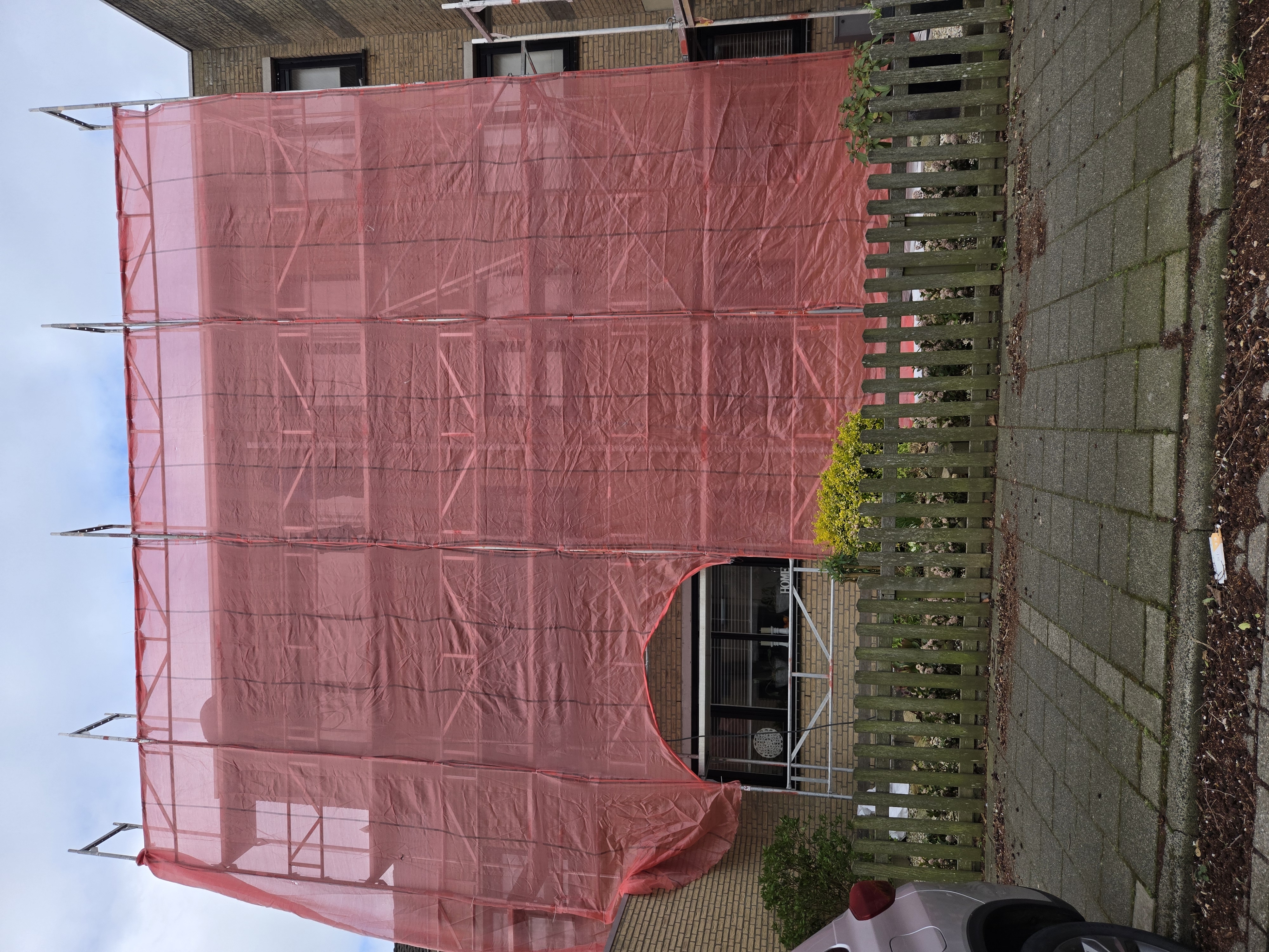 Steiger met beschermingsdoek