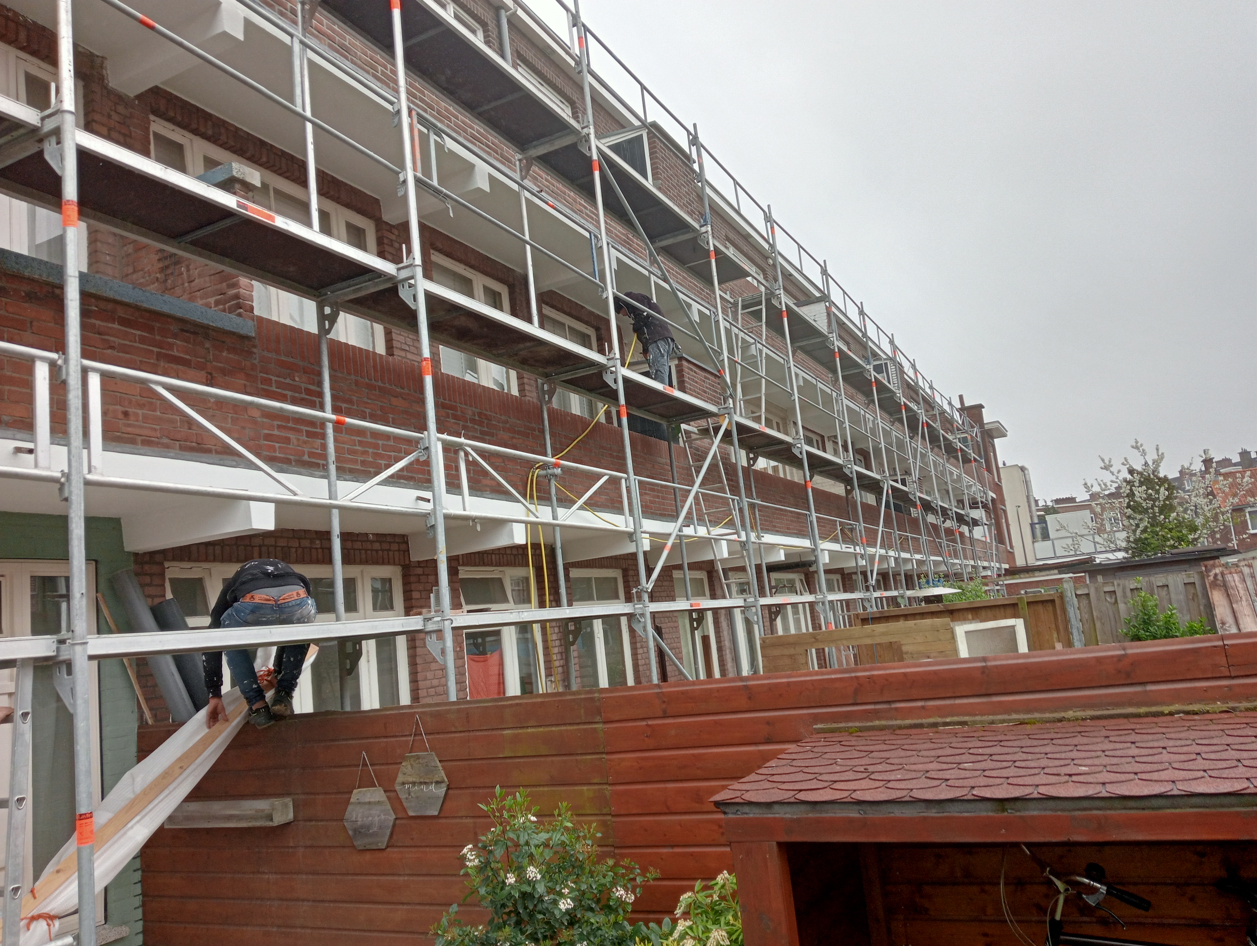 Steiger achtergevels rijtjeswoningen